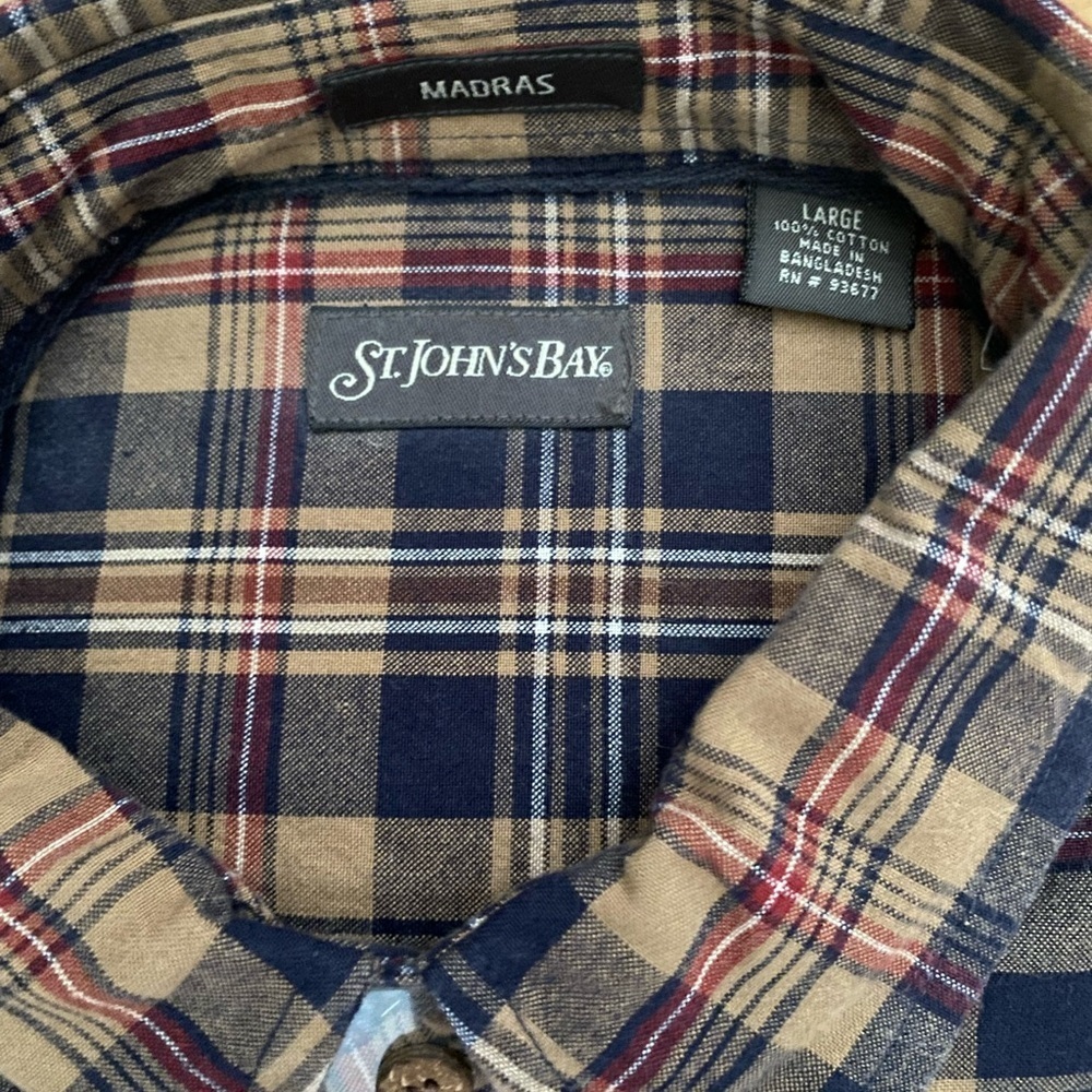 St. John's Bay Men's Casual Plaid Shirt - Navy and Tan Short Sleeve Button Down - Picture 4 of 5